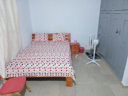 Grande maison 2 chambres salon - quartier calme de Bondoukou