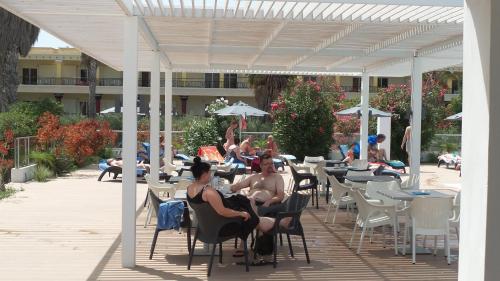 Erkély/terasz, Cosmopolitan Hotel in Lambi