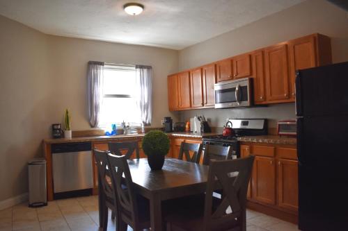 Urban Oasis 4BR Industrial Apartment - Pittsburgh