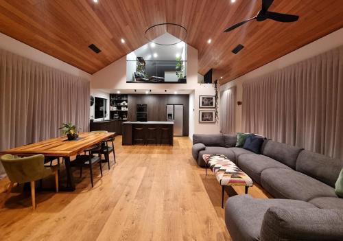 Luxury Fitzroy Beach Retreat in Fitzroy