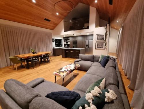 Luxury Fitzroy Beach Retreat in Fitzroy