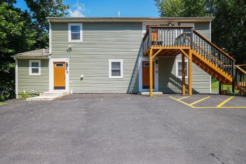 2 Bedroom Condo in Tannersville - 6 Minutes from Camelback Mountain in Tannersville