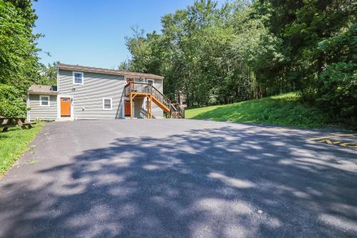 2 Bedroom Condo in Tannersville - 6 Minutes from Camelback Mountain in Tannersville