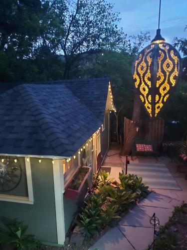 The Nest Cottage with Hot Tub in Downtown Manitou Springs in Manitou Springs, USA