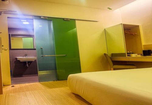 room detail thumbnail 0