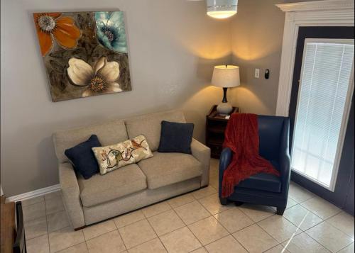 1 BR 1 Bath Airport SpaceX LNG WashDry Yard Patio Pets