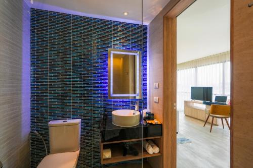 room detail thumbnail 2