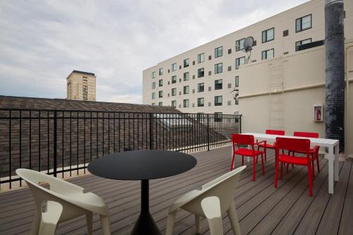 شرفة/ تراس, BIG little Hotel in Lincoln Park