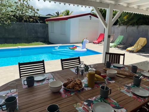 Instalaciones, Villa Loma in Sainte Rose