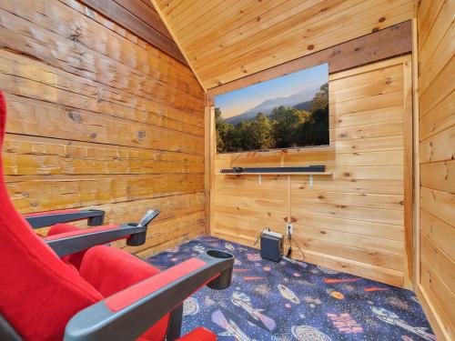 ER3 - Best of Both Worlds -Great location-Close to town cabin - image 13