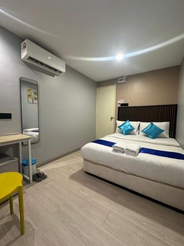 room detail thumbnail 1