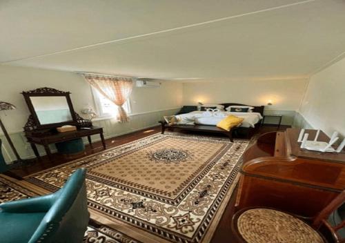 room detail thumbnail 2