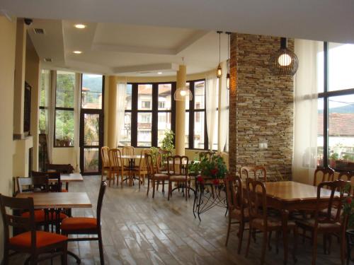 Restorāns, Guest House & Bistro Lefterova in Kotele