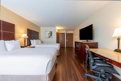 Wyndham Riverfront Hotel - image 10