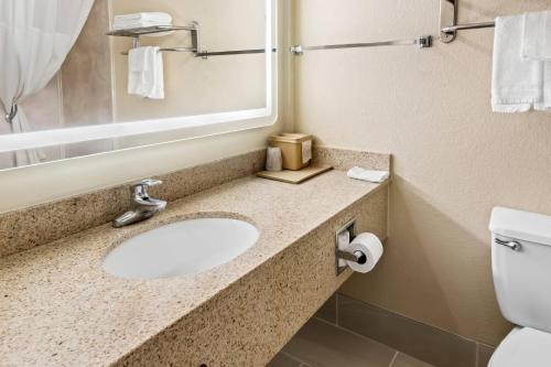 Quality Inn & Suites Granbury - main image