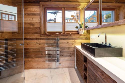 浴室, Pöllmühle Penthouse by Alpine Host Helpers (Pollmuhle Penthouse by Alpine Host Helpers) in 蒂羅爾州基希貝格市中心