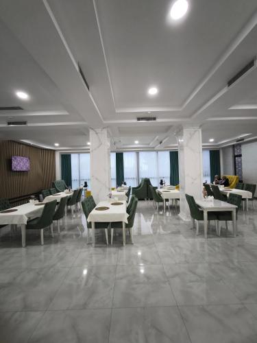 Restaurant, Saroy Gardens Hotel in Farghona