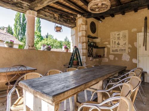 Balkons/terase, Ritzy Mansion in Sourzac with Tennis Court in Sourzac