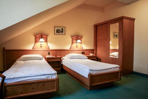 2 twin beds