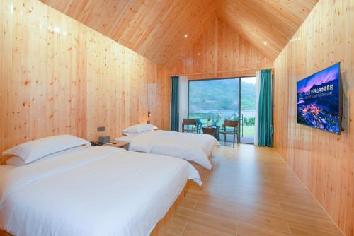 Ningbo Lake Forest Resort in Xikou Town