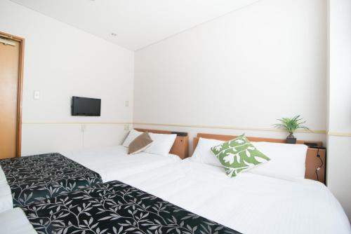 Hotel & Condominium airBest Morino Petit Hotel Kitayufu is conveniently located in the popular Yufu area. The hotel offers a wide range of amenities and perks to ensure you have a great time. Free Wi-Fi in all rooms, luggage sto