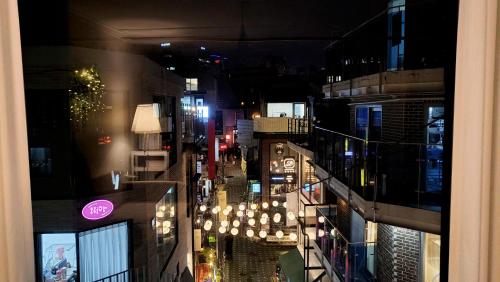 홍대 연남동 루프탑테라스 D'enough House, Seul (zdjęcie 7)