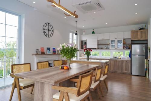 Kitchen, M-Stay Thach That Villa Ha Noi in Thach That District