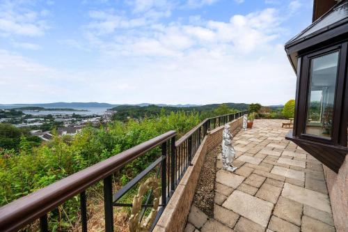 Spacious 4BD Home with Stunning Oban Views in Soroba