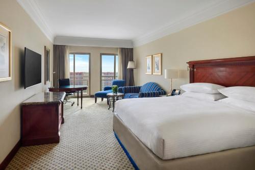 1 King Premium Club Lounge Access