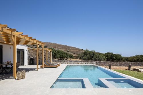 Pelagria Villa, a 4-Acre Escape with Beach Access, By ThinkVilla gîte à louer Manikás
