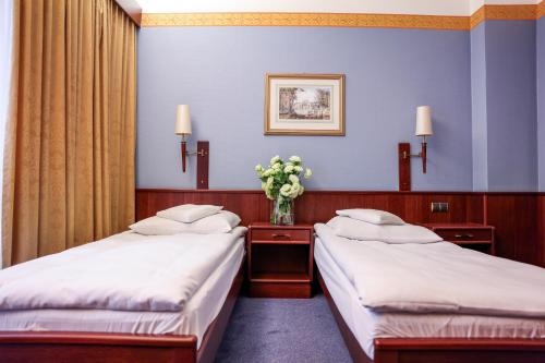 2 twin beds