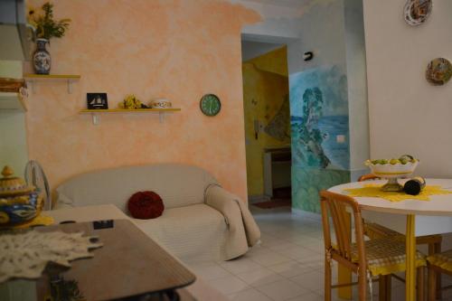 Casa Mimosa - Appartamento con giardino a 50 mt dal mare in Furnari