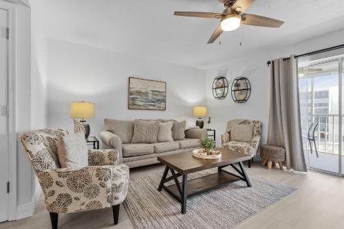 Royal Pelican - New Listing - 4511 Bay Beach Ln condo