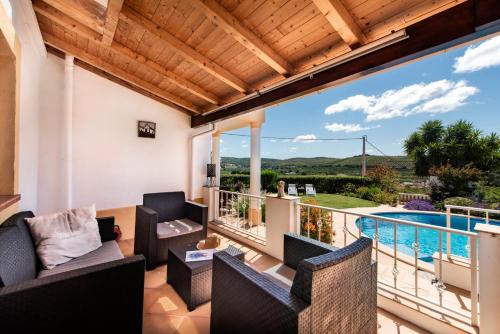 Charming 3 bedroom Villa Nestled Amongst the Orange Groves of Silves, Algarve, Portugal in Santo Estevao