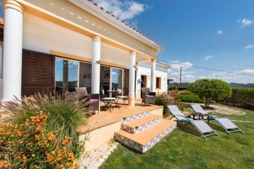 Charming 3 bedroom Villa Nestled Amongst the Orange Groves of Silves, Algarve, Portugal in Santo Estevao