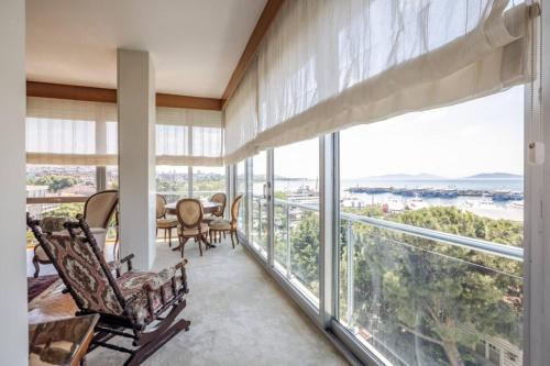 Spacious 4BR Home - Stunning Bosphorus Views! #390 - image 4
