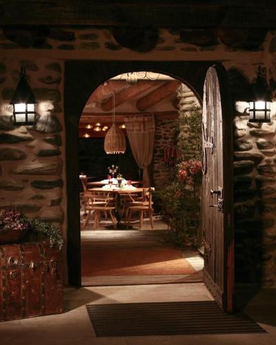 Castelul de Lut - Eco Boutique Guesthouse in Porumbacu De Sus