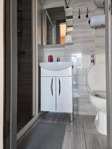 2 bedrooms, 3 beds