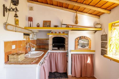Facilities, Casa JuKa - Private Algarve Home with Pool, Garden & Sea View in Arrochela
