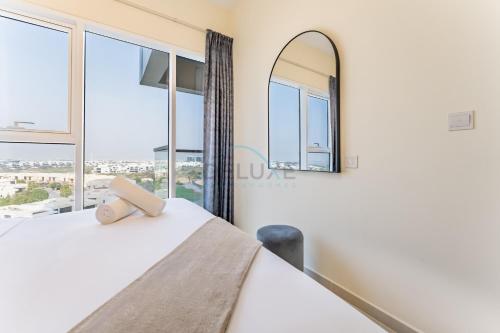 Conveniently Located Minutes from Dubai Hills Mall, Park, Golf Club, and Essential City Landmarks 1BR with Premium Facilities, Damac Hills Golf Vita A, Damac Hills 1 by Deluxe Holiday Homes, Dubaj (zdjęcie 10)