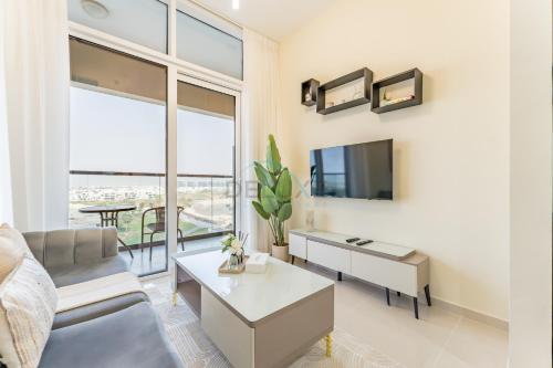 Conveniently Located Minutes from Dubai Hills Mall, Park, Golf Club, and Essential City Landmarks 1BR with Premium Facilities, Damac Hills Golf Vita A, Damac Hills 1 by Deluxe Holiday Homes, Dubaj (zdjęcie 5)