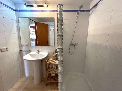 Es CASTELL 2 3 - image 4