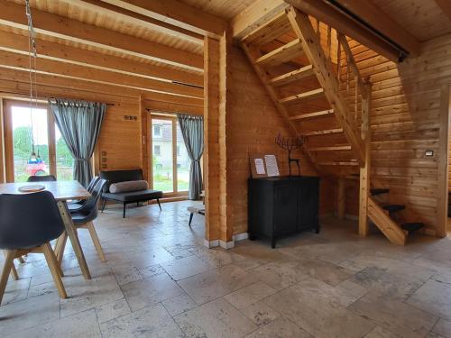 Chalet Seeblick 21 by Interhome in 大克里斯