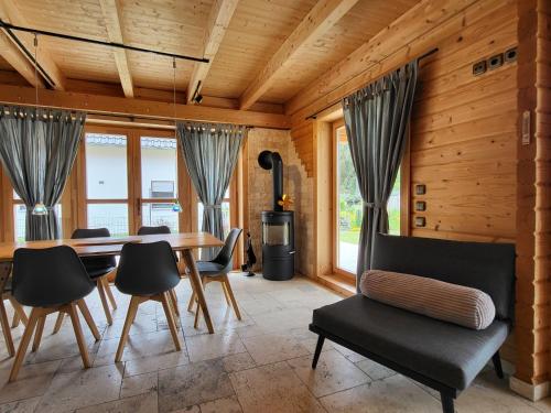 Chalet Seeblick 21 by Interhome in 大克里斯