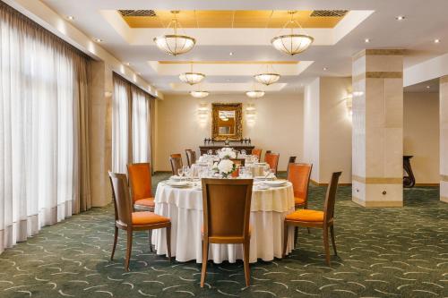 식음료(F&B), 디바니 팰리스 라리사 (Divani Palace Larissa) in 라리사