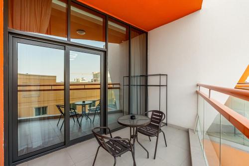 Sunny Studio with Pool, Near Silicon Central Mall near Dubai Silicon Oasis