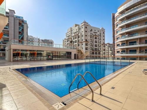 Sunny Studio with Pool, Near Silicon Central Mall near Dubai Silicon Oasis