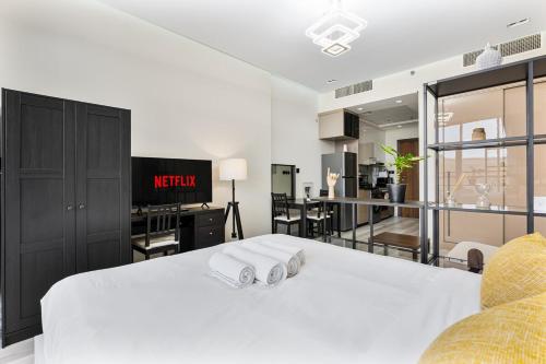 Sunny Studio with Pool, Near Silicon Central Mall near Dubai Silicon Oasis
