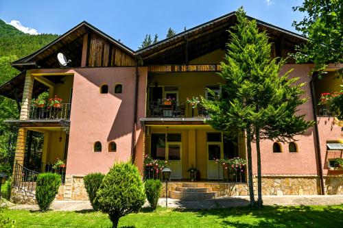 Complex Magiyata na Rila in Rilski Manastir
