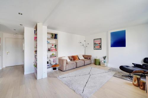 Eiffel Tower View - Charming Artist Apartment - GetHosted, Paris (photo 6)
